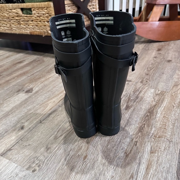 Women’s Hunter Rain Boots, Size 8, Black - Picture 2 of 4